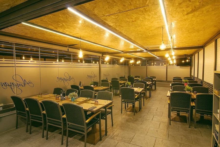 La Almazara Restaurante/ Rompecubas